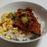 ウナギとふわふわ卵の丼