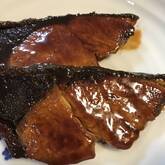 黄金比タレでふっくら甘辛！基本のブリの照り焼き