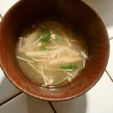 エノキとすり白ゴマのみそ汁