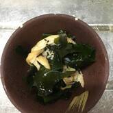 ワカメと麩の即席酢の物