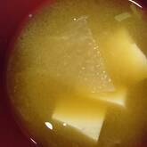 ほっとする味わい 豆腐と大根の基本の味噌汁 by 吉田 朋美さん