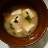 豆腐とワカメのみそ汁