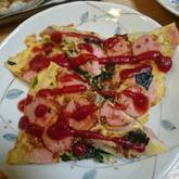 ソーセージと玉ネギのオムレツ