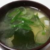 豆腐とワカメのみそ汁