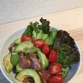 マグロとアボカドのサラダ