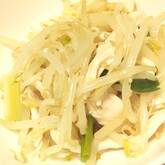 モヤシとむね肉のゴマ和え