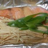 時短で洗い物なし！鮭とキノコのホイル焼き 簡単人気 by山下 和美さん