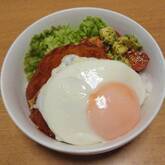 ボリューム満点！ロコモコ丼