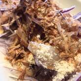 スライスオニオンとチーズのサラダ