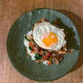 ひき肉と野菜たっぷりの丼ぶり ご飯がススム！