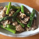 ご飯がすすむ！豚肉とアスパラの炒め物