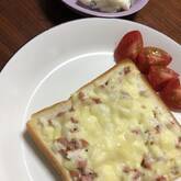 オニオンソーセージトースト