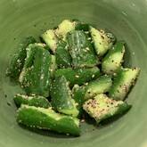 キュウリのゆかり和え