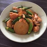 鶏とオクラのガーリックバターじょうゆ炒め