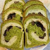 抹茶と甘納豆のパン