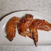 15分で完成！やみつき甘辛ダレ鶏手羽先ゴマまぶし