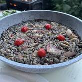 魚介の旨味がギュ！イカスミパエリア