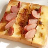 ソーセージのスパイシーな切り込みトースト