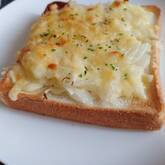 オニオンチーズトースト