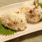 アーモンドと塩昆布のチーズおにぎり