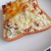 オニオンソーセージトースト