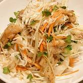 鶏肉ソテーとキャベツのソース和え