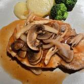 豚ロース厚切りでがっつり！ポークチャップ