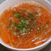 大根とニンジンのせん切りスープ