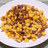 コーンとひき肉のバターじょうゆ炒め