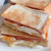 ピザ風ホットサンド