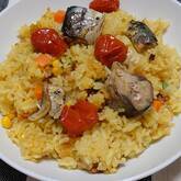 サバ缶とトマトのカレー炊き込みピラフ