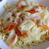 キャベツとアサリの和え麺　