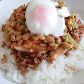 簡単ピリ辛！豚キムチと納豆丼 ごはんが進む