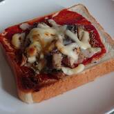 オイルサーディンとレンコンのピザトースト