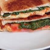 ボリュームたっぷり！簡単ふわふわスクランブルエッグのホットサンド