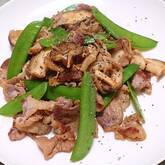 豚肉とキヌサヤの塩炒め