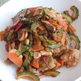 ごはんがすすむ！豚肉とゴーヤのみそ炒め