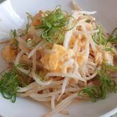 簡単激ウマ！もやしとふんわり卵のにんにくマヨ炒め