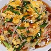 モヤシとニラの卵とじ丼