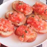 トマトのクロスティーニ