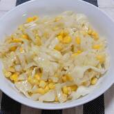 キャベツとコーンの炒め物