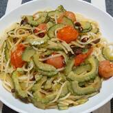 ゴーヤとトマトのアンチョビパスタ