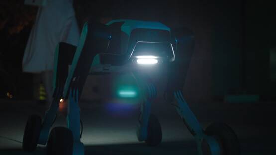 “走る・運ぶ・対話する” 家庭用ロボット犬、中国DOBOTが16万円で発売