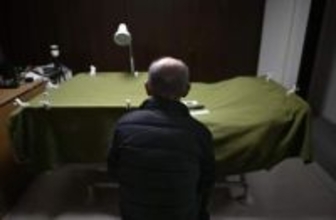 過酷な介護を４０年、「助けてくれ」言えずに認知症の男性が迎えた結末　「今でも、妻を、愛してる」法廷ですすり泣き、笑顔で寄り添う写真を手に願うのは…