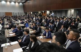 「高市１強」は本物か？自民党総裁選での再選を狙う新議連に有力者集結　「高市色を消せ」と麻生氏は指示、党所属議員８３％が入会に雪崩を打った舞台裏に迫る