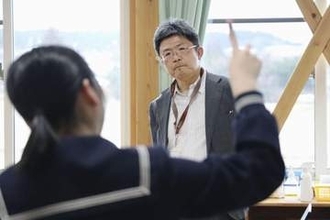 「学級担任になりたい」脳性まひの教諭が２４年目にかなえた夢 　生徒に伝える「ありのままの自分でいい」