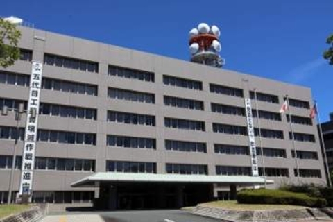 幼い娘２人を殺し、起訴された母は、ＤＶから逃れた先の母子施設で“加害者”と３年隠れ同居していた　離れられなかった理由と、事件との関係は…