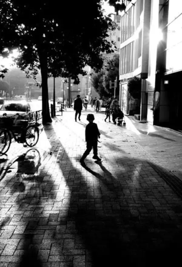 怒り狂う父の壮絶な暴力、少女は「靴を買って」と言えず足の指は曲がったまま　「大人は気づいてくれない」…ある塾が救いの手に