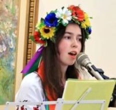 「私だけ逃げた」祖母への罪悪感を抱えて日本へ　ウクライナ侵攻から４年、１人の女性の夢守った小さな教室