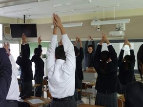 しゃがめない、腕が上がらない“子どもロコモ”が多発！？「一昔前は考えられない異変」放っておけば… 　コロナ後も運動する機会が少なく、スマホを長時間利用